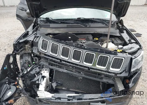 2017 Jeep New Compass Latitude 4X4 из США, поврежденный, VIN 3C4NJDBB5HT607017